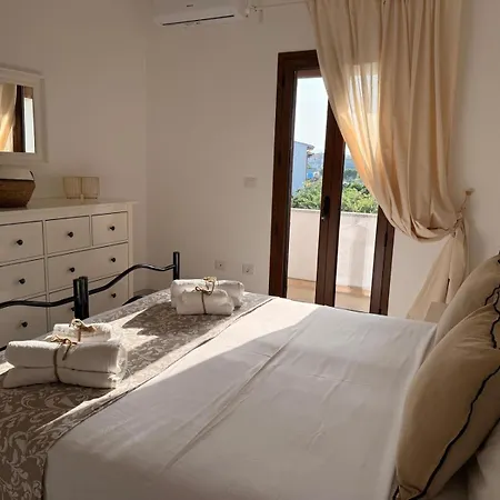 Casanica - Elegant Independent Apartamento Torpè